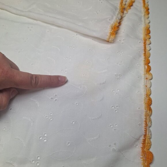 Vintage Table Runner Eyelet Lace Fabric 20 x 14 Orange Edge Stitch Scalloped - Picture 4 of 6
